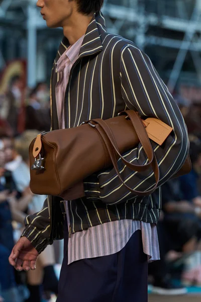 Look 17